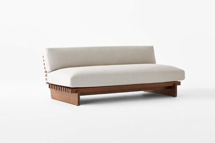 the built in sofas, made of locally sourced red gum eucalyptus, were custom mad 21