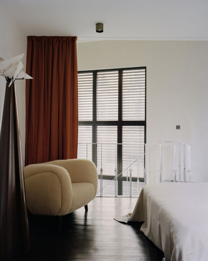a low commitment way to incorporate color? with a dramatic floor to ceiling cur 20