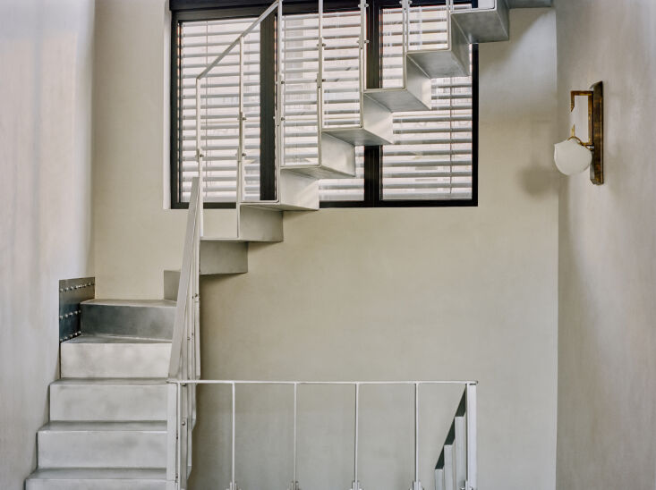 the walls throughout are finished in marmorino, a marble powder with moiré eff 20