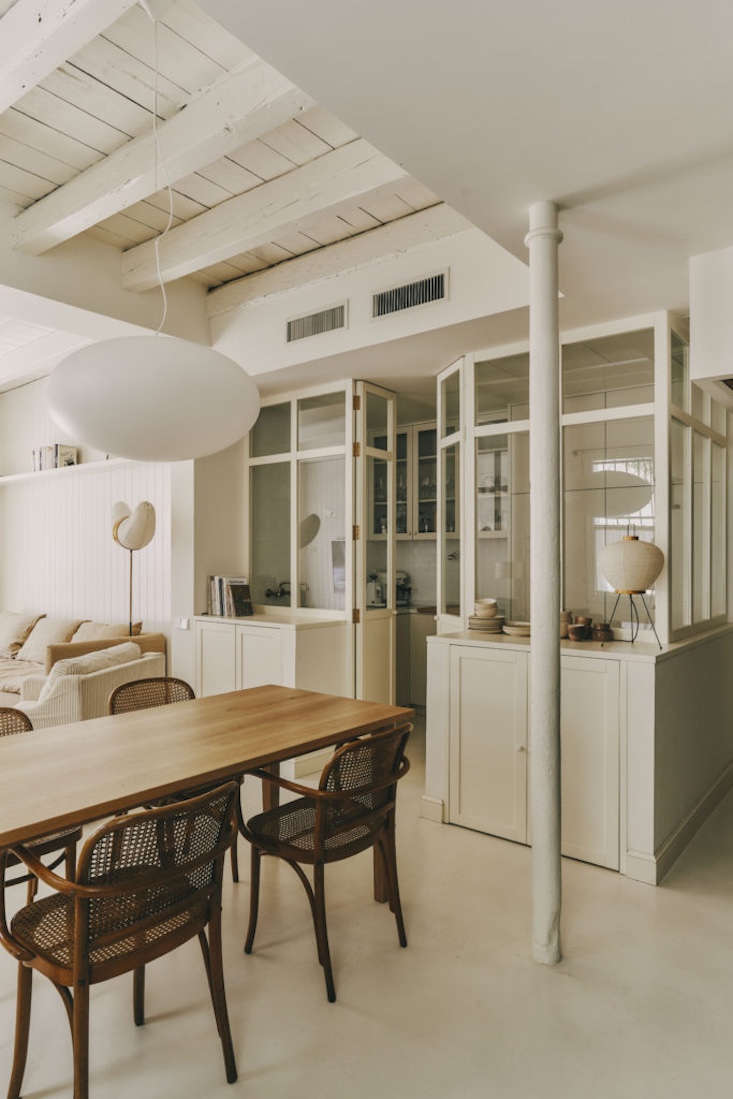 the dining table is custom: \2\20;it is expandable so that they can hold 21