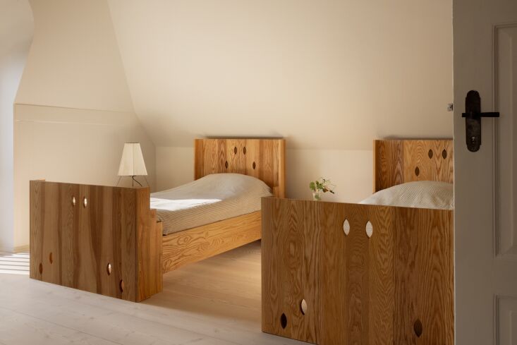 another view of the guest room reveals almond cutouts echoed in the footboard d 31