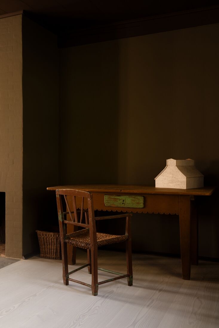 an antique children&#8\2\17;s desk and chair sourced by jamb. 34