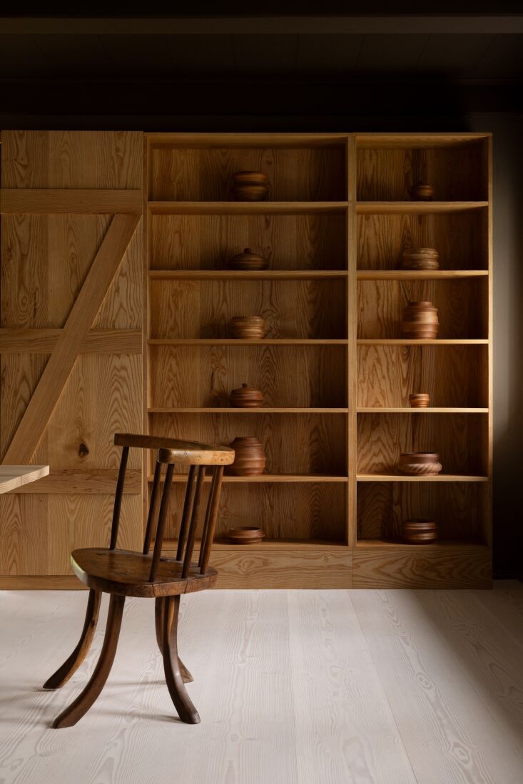 the dining room is kitted with custom shelving by mentze ottenstein made of ash 20