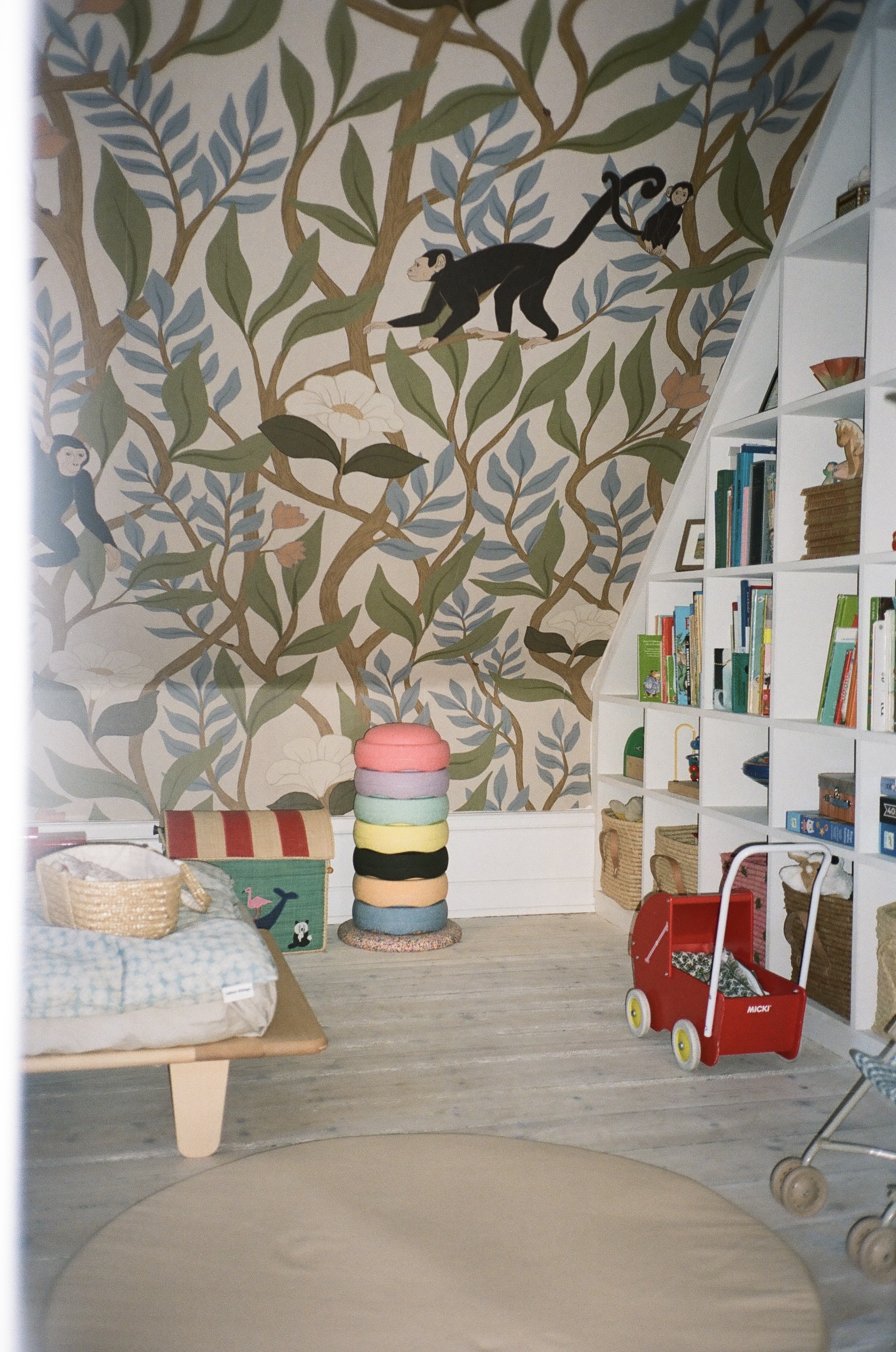 an instant mural created from belarte studio&#8\2\17;s climbing monkeys wal 33