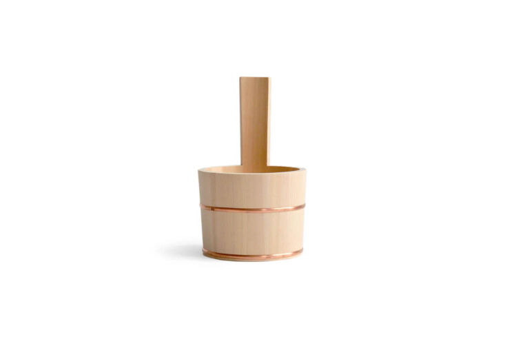 the azmaya hinoki bath pail with handle is made in the traditional japanese ons 27