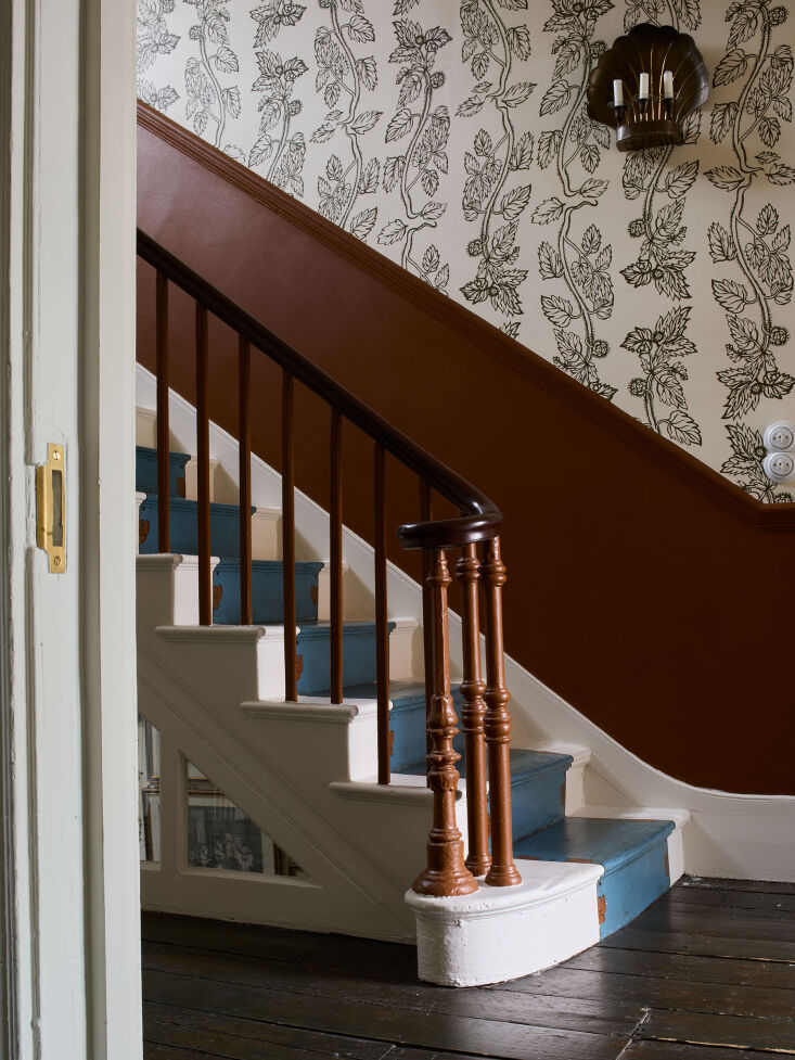 at beata heuman&#8\2\17;s own home, the stair rail and wall is painted in c 17