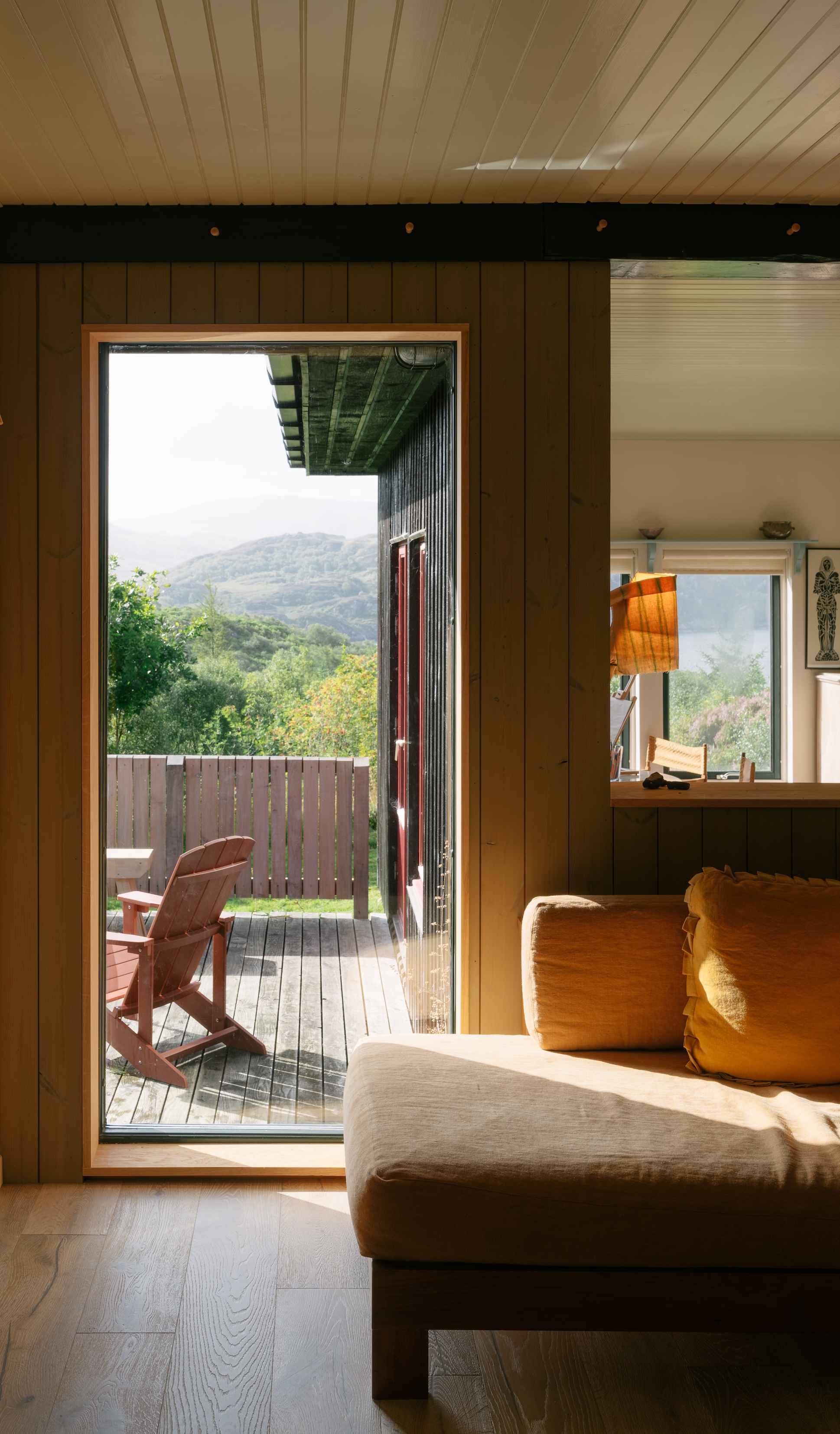 the rooms have \2\20;a variety of nooks and seating areas\2\2\1; 22