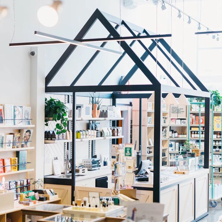 what&#8\2\17;s &#8\2\20;a traditional hotel gift shop, classic general  23