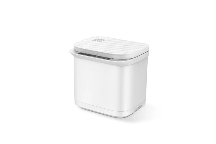 the puresky composter has a high capacity (4 liters) turning food scraps into c 20