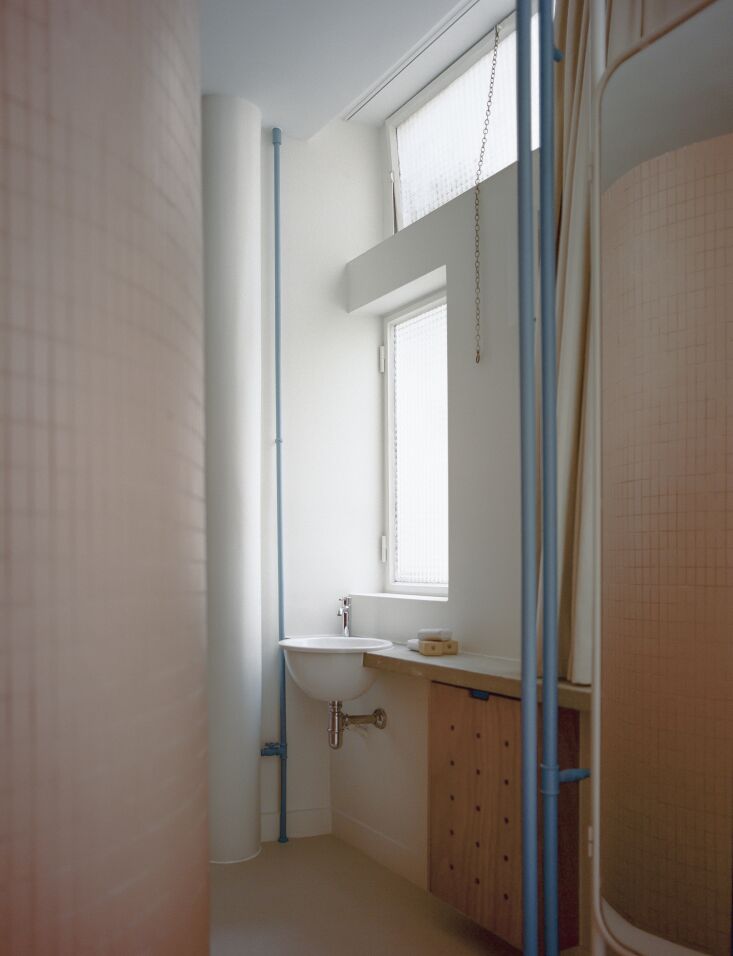 the deep wash basin is from the villeroy & boch loop & friends collecti 25