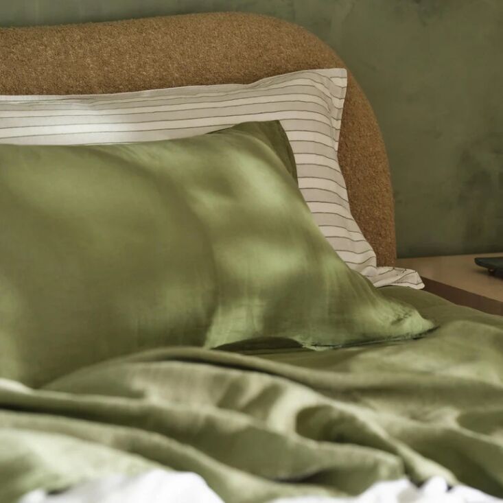 take \20 percent off site wide at brooklinen\2\17;s sleep week sale (inc 20