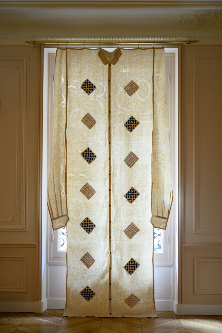 Œuvres sensibles&#8\2\17;s shirt curtain from &#8\2\20;a well dressed  30