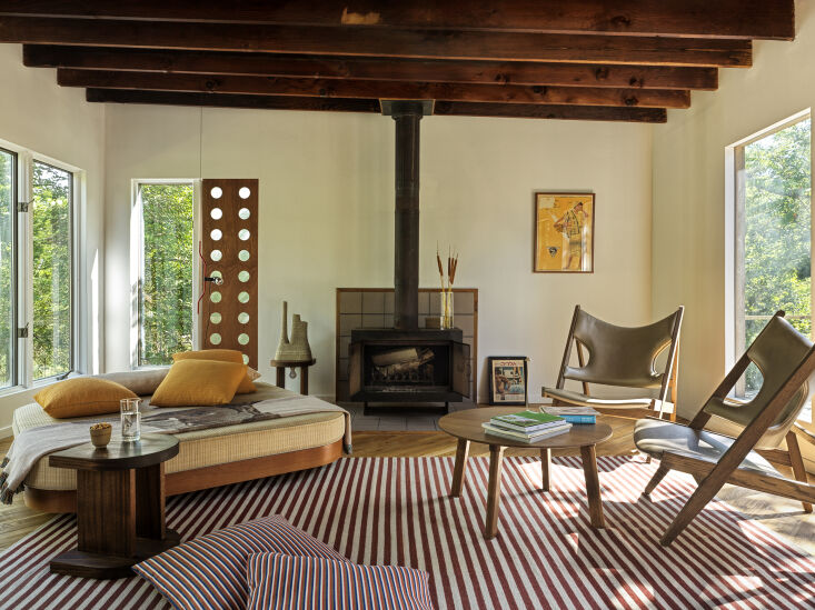 noam and daniel\2\17;s own fire island living room. photograph by chris 31