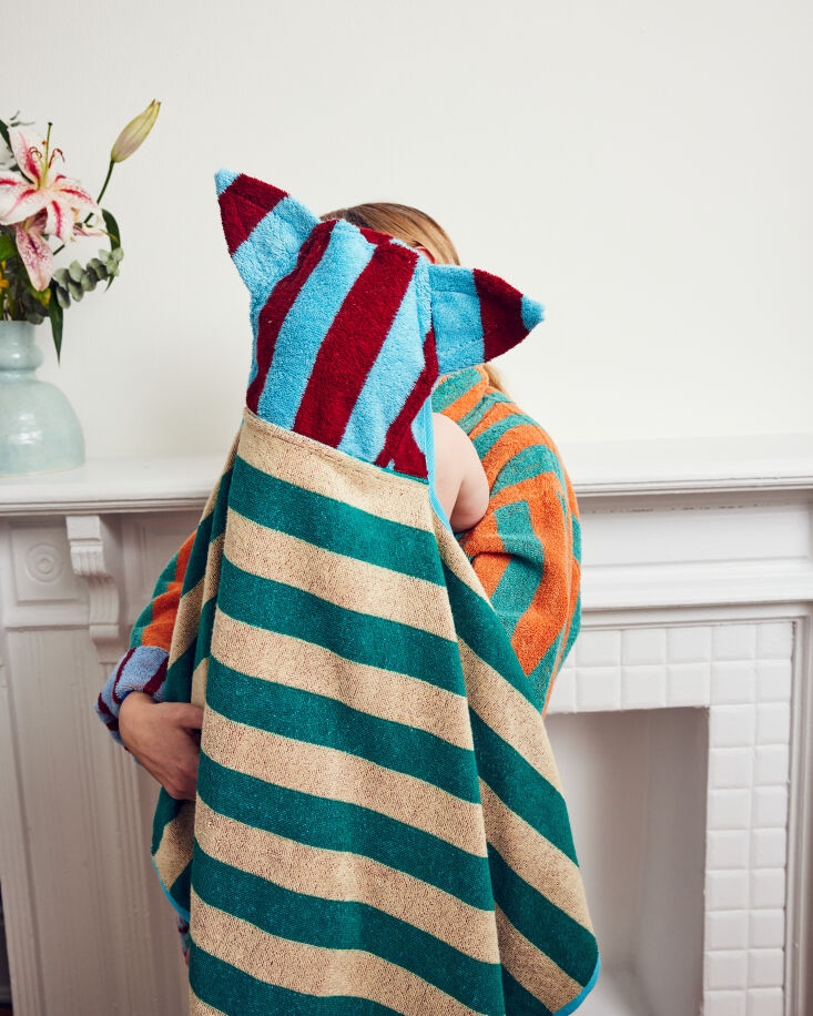 dusen dusen&#8\2\17;s baby hooded towel. 34