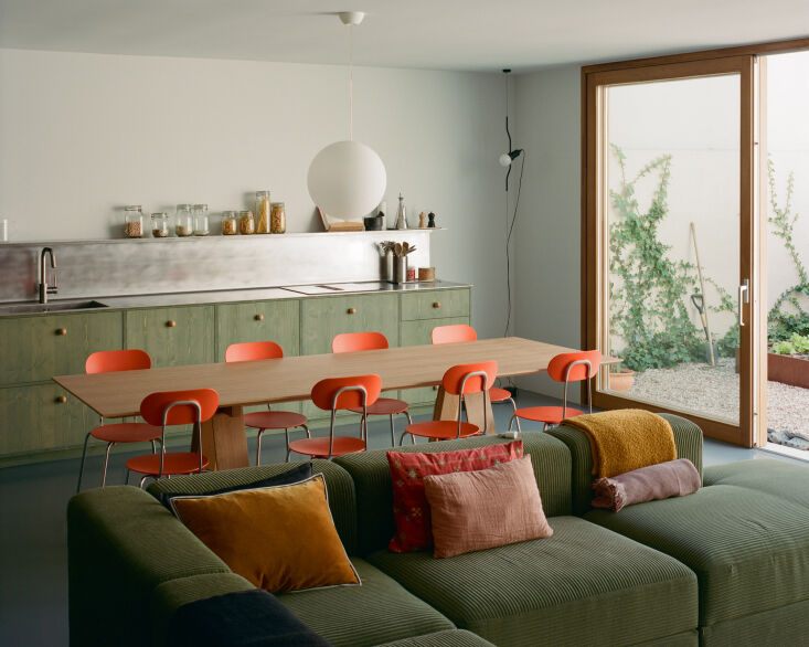 a large great room spans the first floor, which looks out onto the pebbled cour 18