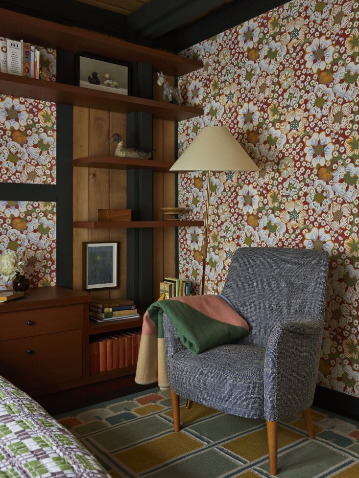 the rugs in both rooms are recreations of vintage swedish flat woven rugs by do 25