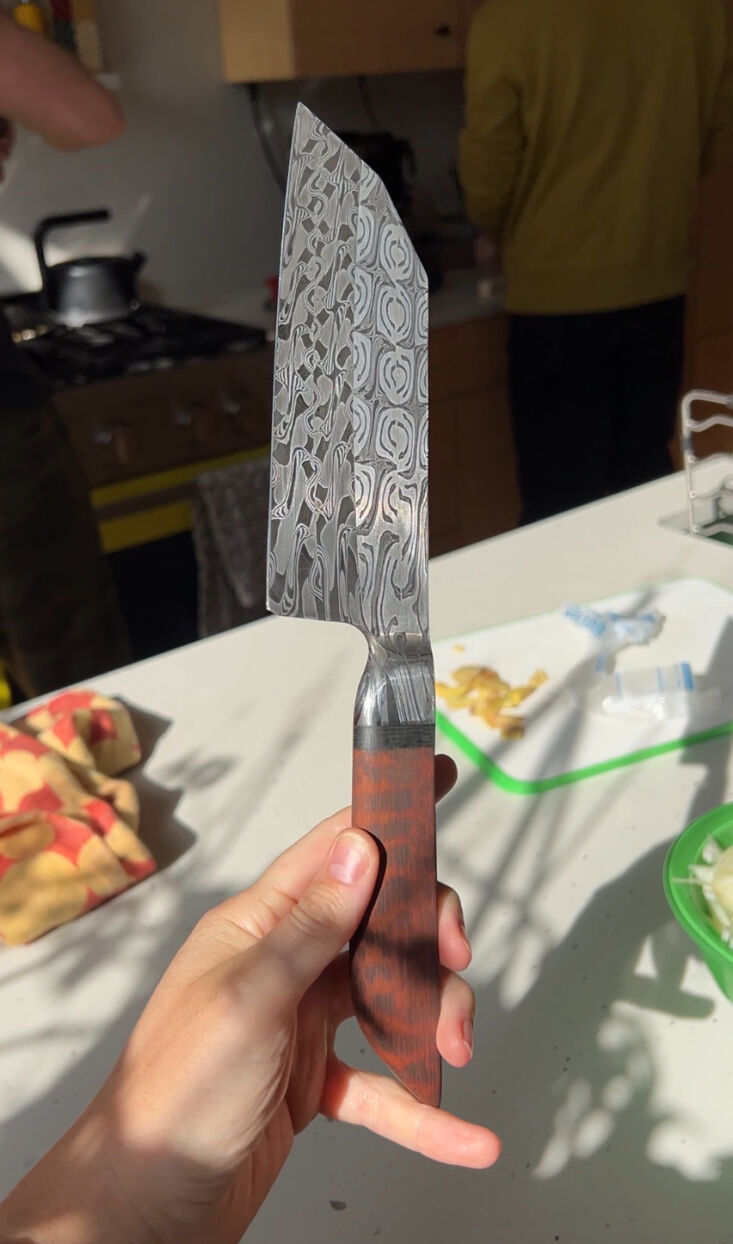 ellen&#8\2\17;s beloved custom knife. 32