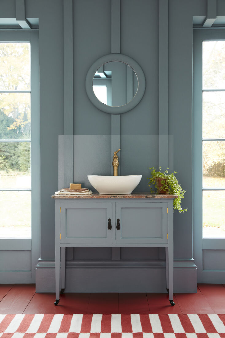 in this color blocked bath, two different finishes make a visual difference: th 22