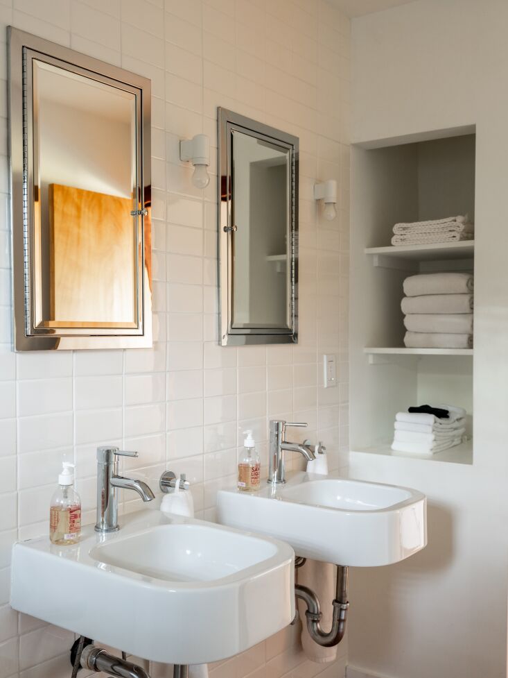 the double sink kids\2\17; bath mirrors the main bath design with alcove 34