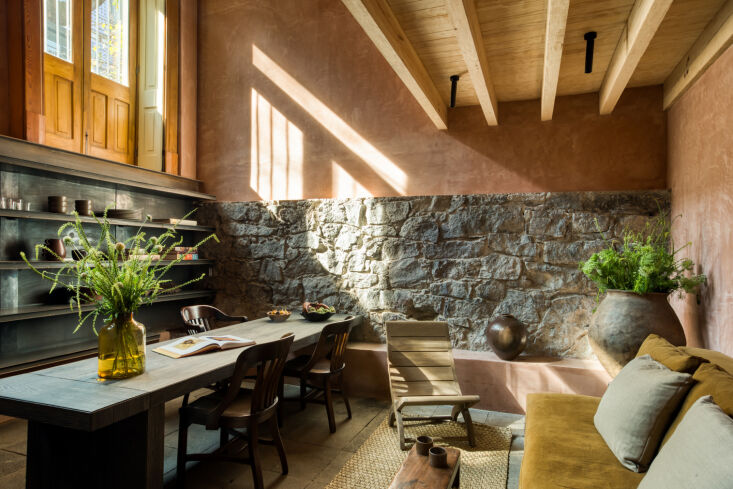 the &#8\2\20;breakfast library,&#8\2\2\1; as casa tenue calls it, is si 17