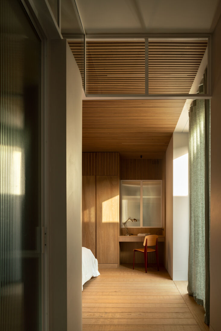 there are two en suite bedrooms, plus an office, all enveloped in \2\20; 23