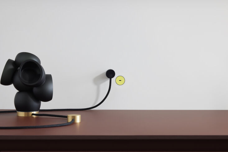 Sleek Customizable ClutterFighting Component Systems from Bocci portrait 8