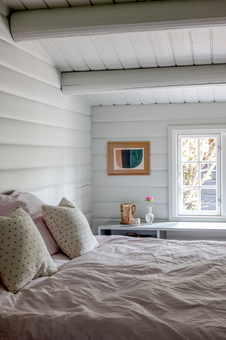 the bedding is percale from copenhagen brand tekla. 30