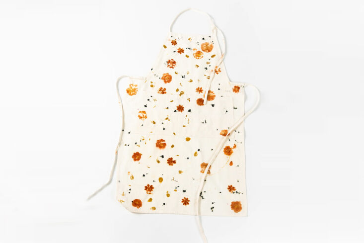 these one of a kind pressed flower linen aprons give new meaning to wearing flo 23