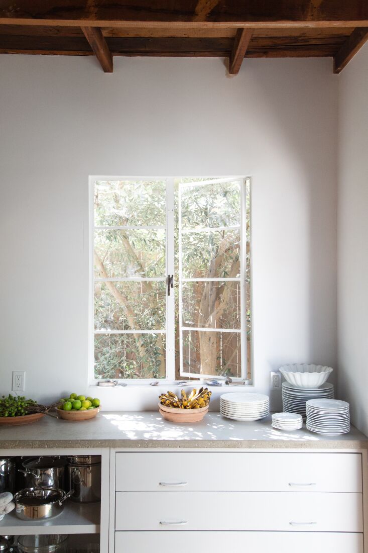the kitchen&#8\2\17;s metal cabinets, formerly from a \1950s medical office 22