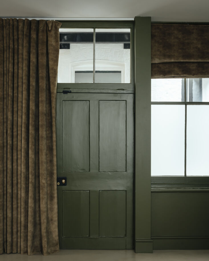 in a project by daab design, co founding architect anaïs blehaut opted for far 26