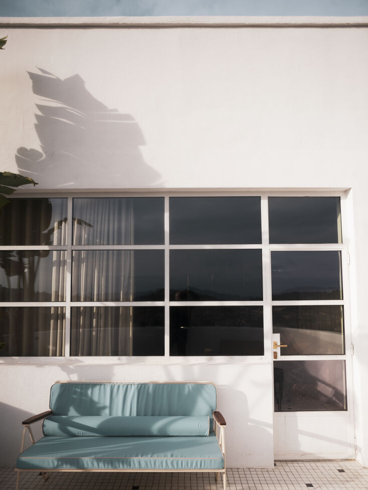 a custom dimoremilano outdoor sofa. 30