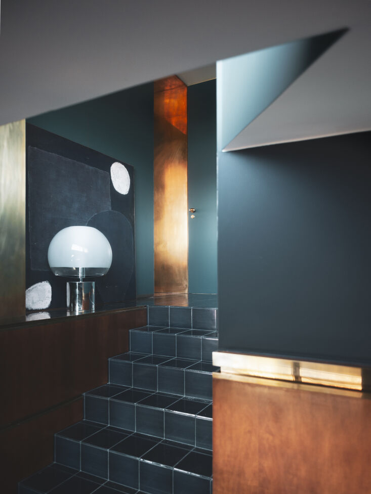 a dimore studio solution to transitional spaces: integrate a motif of vintage l 24