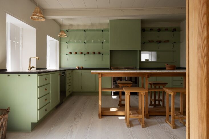 danish architects mentze ottenstein designed the kitchen of the dinesen country 17