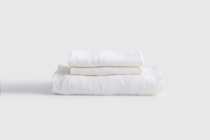 linen sheets, budget edition: quince&#8\2\17;s european linen fitted sheet  23