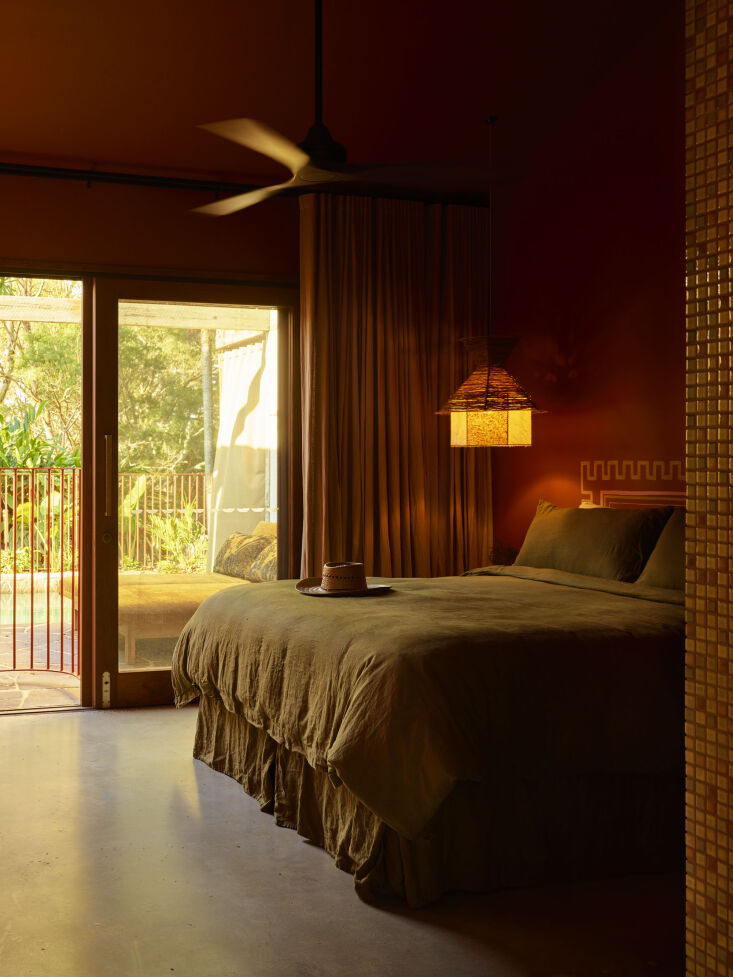 shades of red can look restful. pool suites have painted headboards and lana la 25