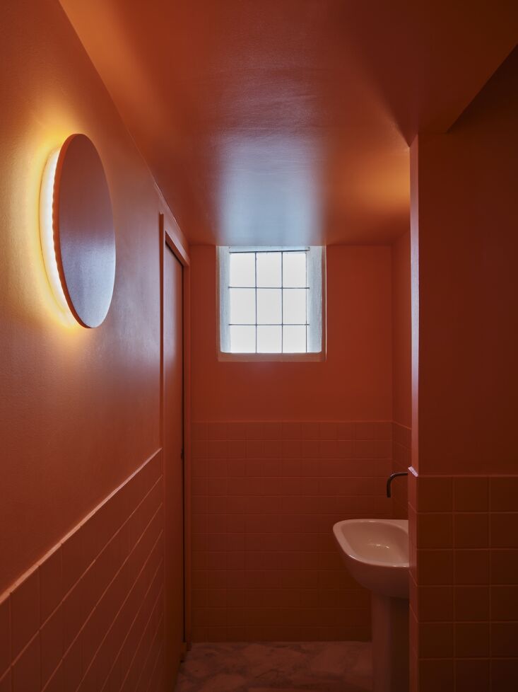 a color drenched bathroom. photograph by florian touzet. 29