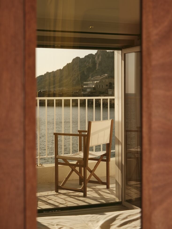 a cabin balcony. photograph by florian touzet. 28