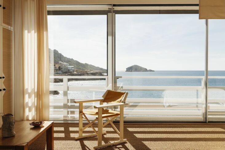 in place of a diver&#8\2\17;s dormitory, there are now five guest rooms, al 21