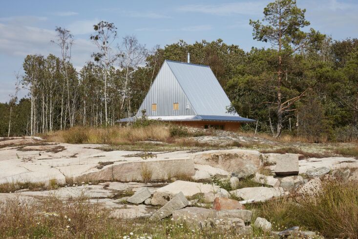 the roof is one of the few perceptible elements at a certain distance. 30