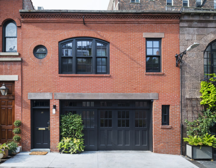 ingui architecture\2\17;s passive carriage house in brooklyn heights. ph 22
