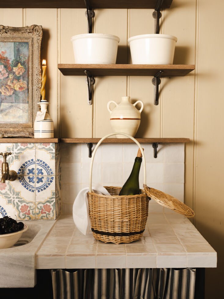 &#8\2\20;the shelving was made bespoke for the space and is supported by el 21