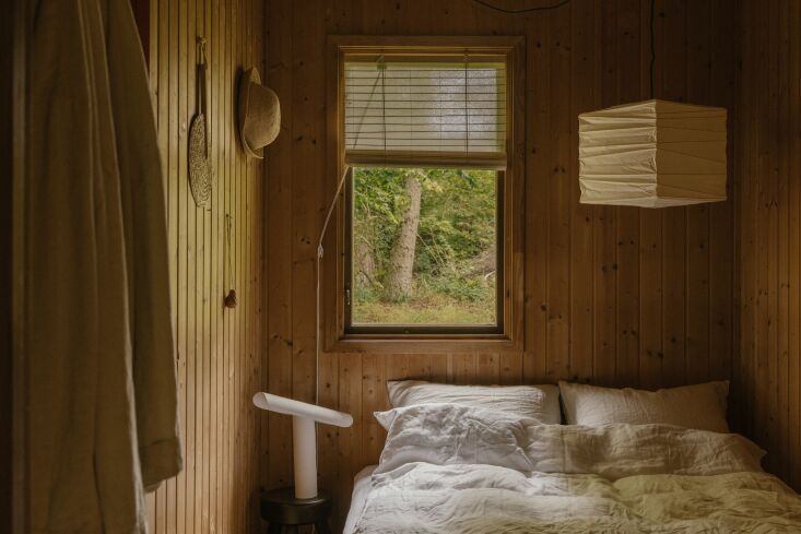 the second, smaller bedroom is designed with a noguchi akari 33x and a frama t 27