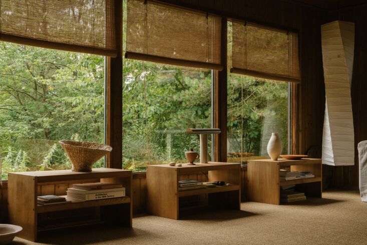 a trio of side tables echo the three windows above. at center is the frama t la 20