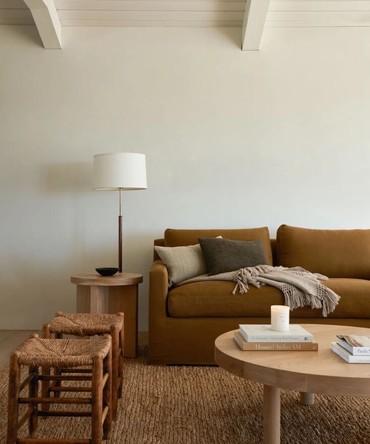 the harbor sofa from jenni kayne in the appealingly named pine linen colorway. 17