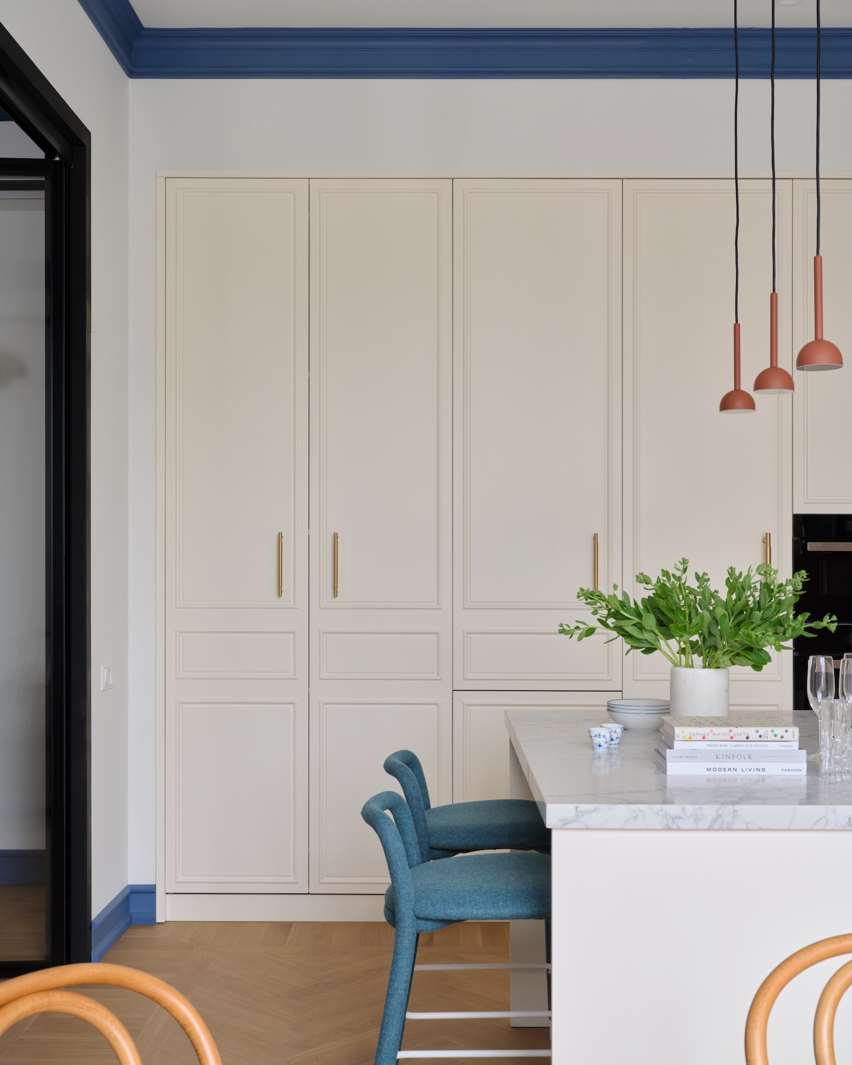 the fridge is concealed behind tall cabinets. 21