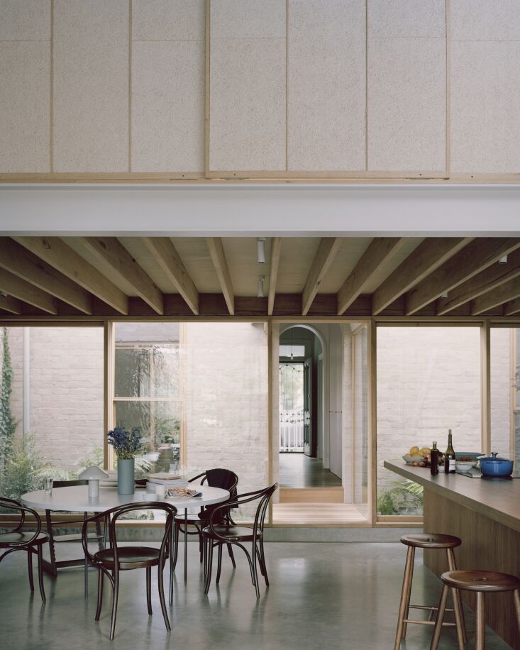 here, you can see the slightly elevated breezeway to the cottage in front. note 25