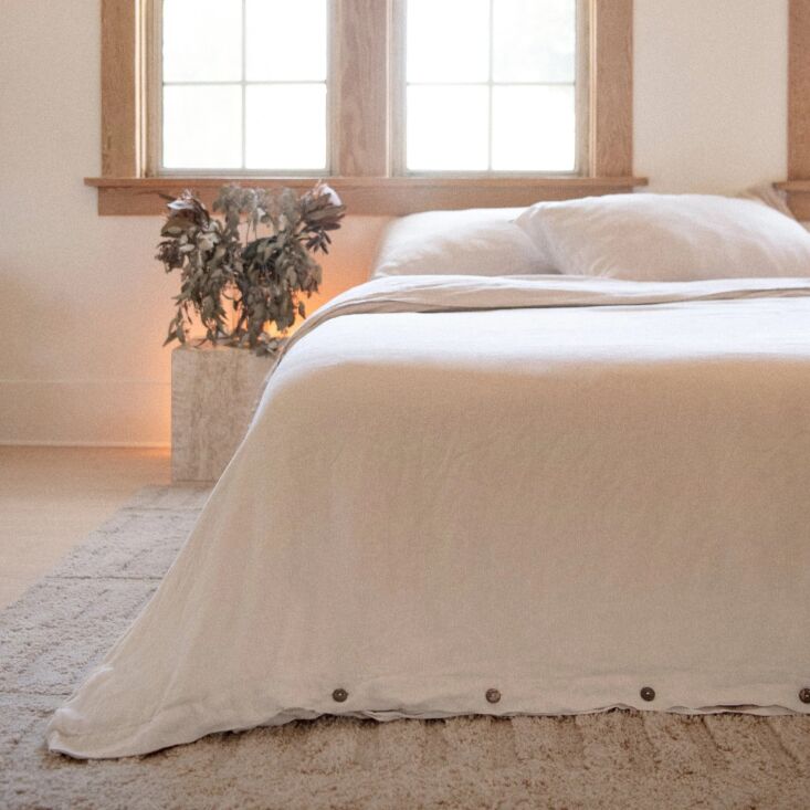 and a similar simple duvet: the smooth linen duvet cover in natural, from \$3\2 24