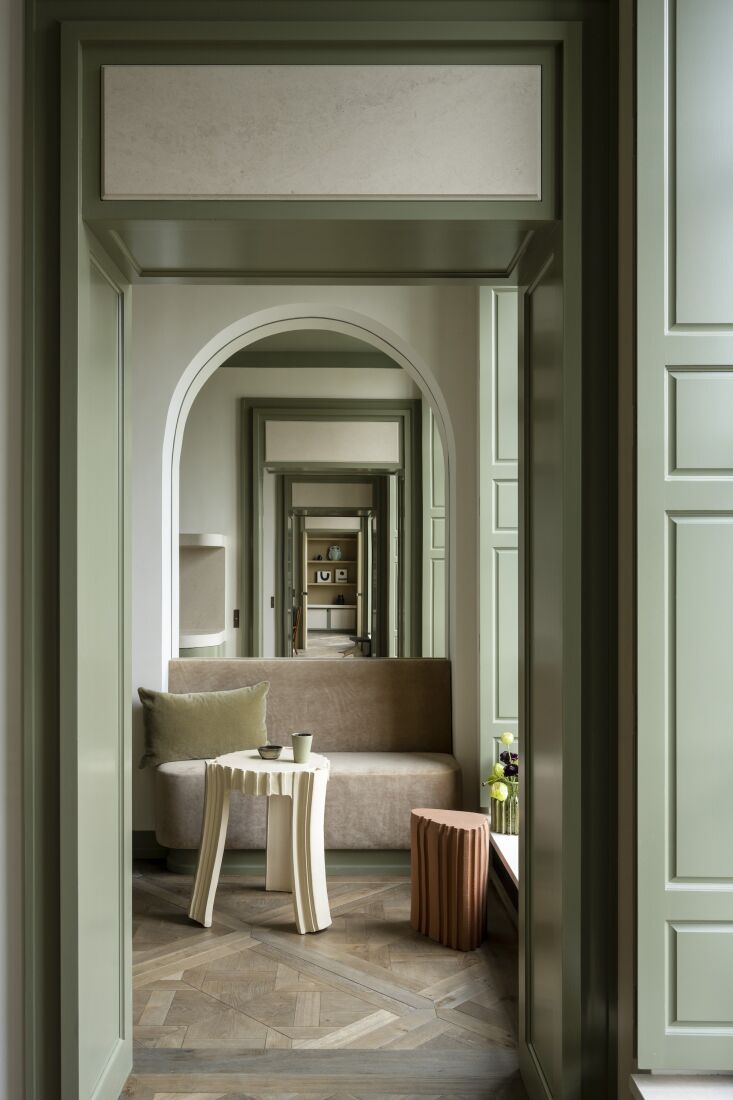 a series of thoughtfully integrated mirrors create echoing corridors throughout 25