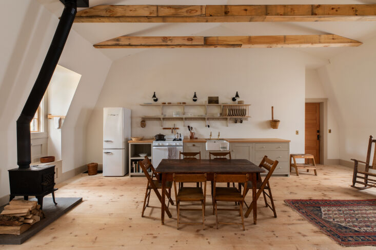 we\2\17;ve featured a peek of this upstairs space before—see a shaker 26