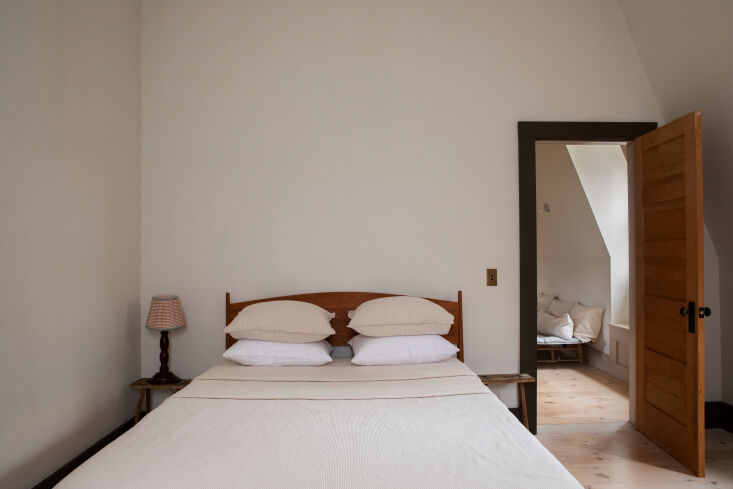 the bedroom in the maison—and elizabeth\2\17;s must have for the guest 27